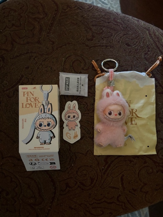POP MART Accessories - AUTHENTIC, BRAND NEW Labubu from the Pin For Love A-? Series, Letter "G"